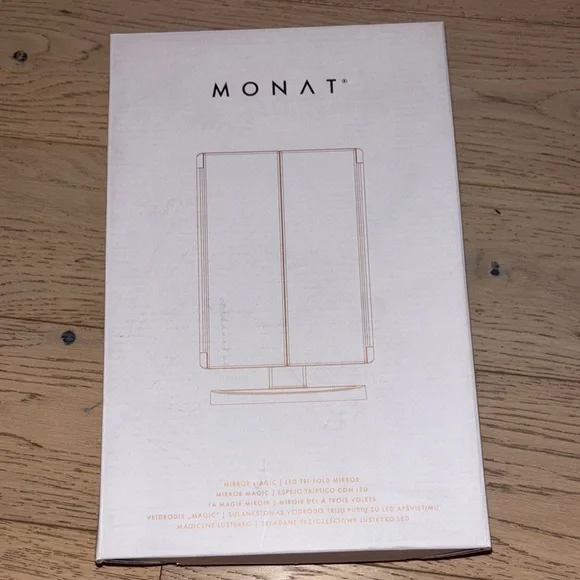 Monat LED Tri-Fold Mirror - Picture 1 of 3